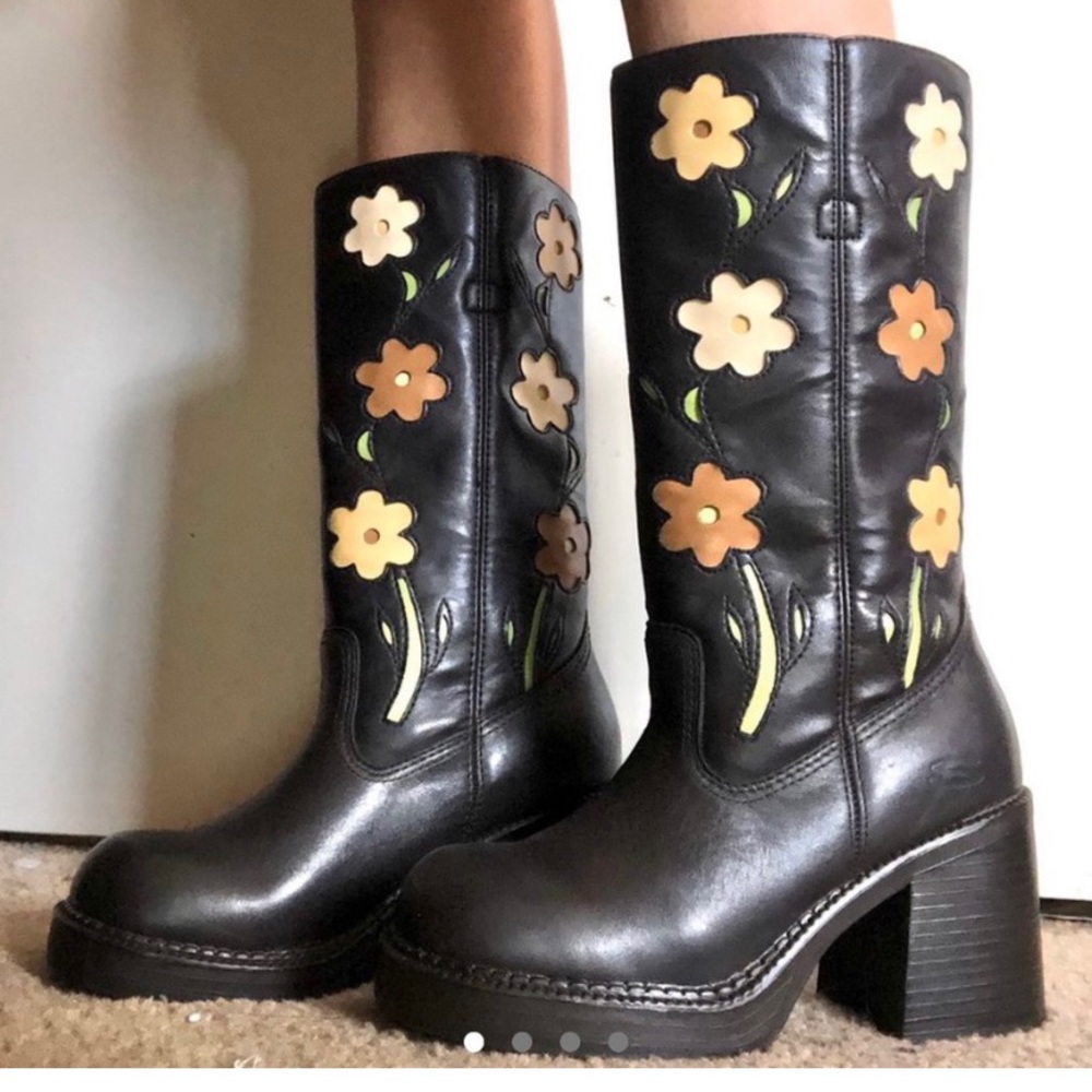 IN SEARCH OF CHUNKY FLOWER SKETCHES BOOTS